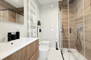 Bathroom - PSE03 - Porto Sant'Elpidio, sea front charming two-room apartment (San Tommaso Tre Archi, Fermo)