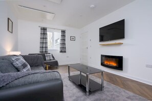 TV, fireplace - Golfers Haven Links Cottage (Crail)