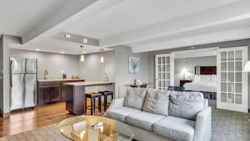Suite (Jetted Tub) | In-room safe, desk, laptop workspace, blackout drapes