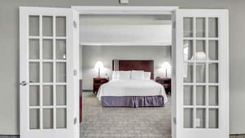 Suite (Jetted Tub) | In-room safe, desk, laptop workspace, blackout drapes