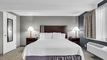 Cofres nos quartos, escrivaninha, cortinas blackout