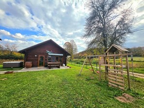 Terrace/patio - Holiday Home Brlog – Private Retreat in Nature-pet friendly with jacuzzi! (Brlog)