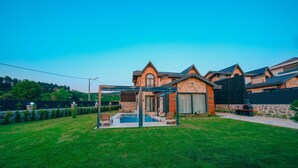 A residential property with a swimming pool, outdoor seating, and a covered patio area. - Selvi Lİfe Villa (Sapanca)