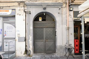 Interior - Via Lanzieri 38 (Naples)