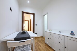 Interior - Via Lanzieri 38 (Naples)
