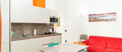 Apartment (2 Bedrooms) | Private kitchenette | Espresso maker, microwave, oven, electric kettle