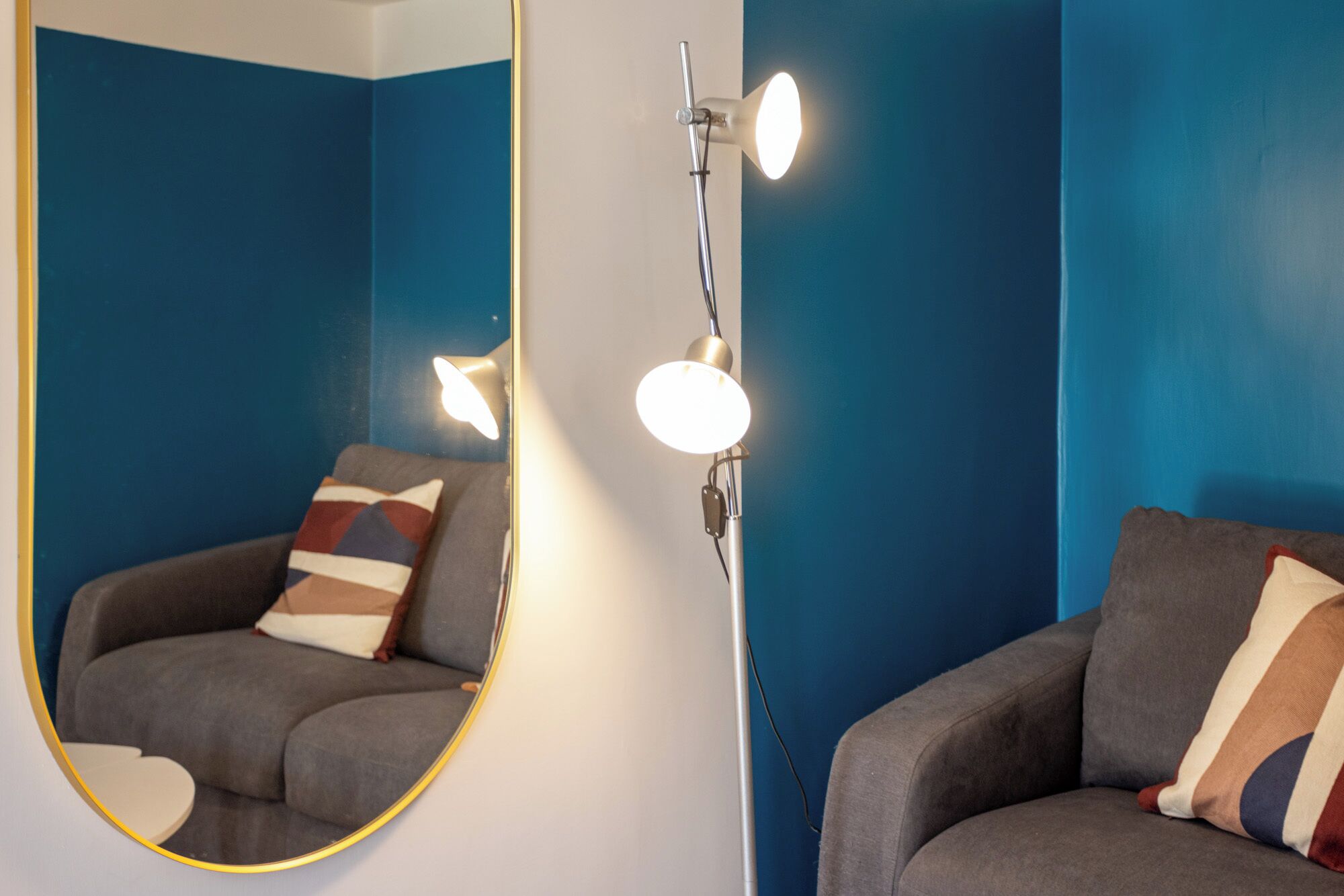 Appartamento (1 Bedroom) | Area soggiorno | TV 32 pollici con canali via cavo