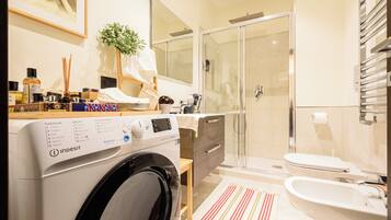 Appartamento (2 Bedrooms) | Bagno | Doccia, bidet