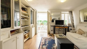 Apartment (1 Bedroom) | Ruang tamu