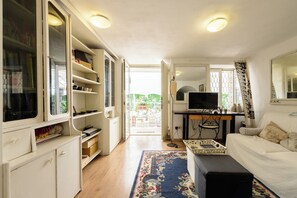 Interior - Giardino Segreto - Via Foria 216 (Naples)