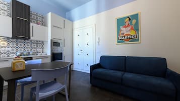 Apartment (1 Bedroom) | Wohnbereich | Fernseher