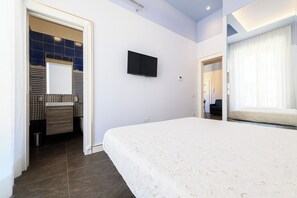 شقة (1 Bedroom) | 1 غرفة نوم ومساحة عمل للكمبيوتر المحمول ومكواة/لوح كي وملاءات أسرّة