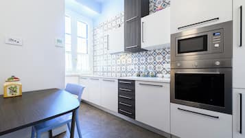 Apartment (1 Bedroom) | Eigene Küche | Mikrowelle, Ofen, Herdplatte, Kochgeschirr/Geschirr/Besteck
