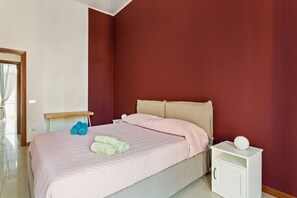 A bedroom with a bed, a nightstand, and a bedside table. - Via G. A. Pasquale 16 (Naples)