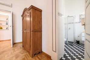 Interior - Viale Calascione 7 (Naples)