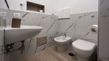 Appartamento (1 Bedroom) | Bagno | Doccia, bidet