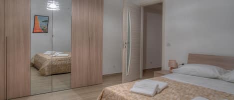 公寓 (1 Bedroom) | 1 間臥室、筆電工作空間、床單