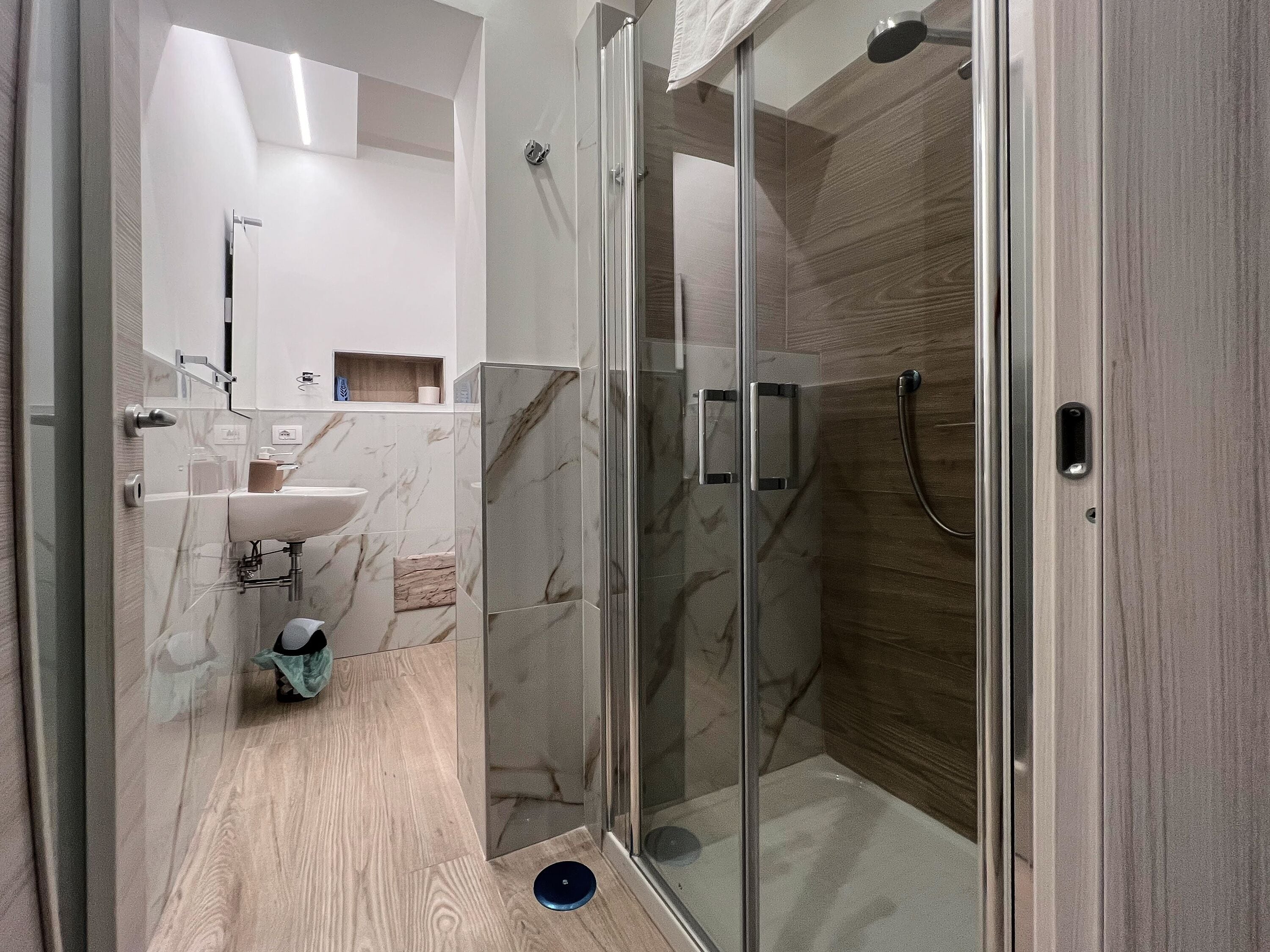 Lejlighed (1 Bedroom) | Badeværelse | Bruser, bidet