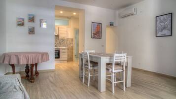 Appartamento (1 Bedroom) | Area soggiorno | TV