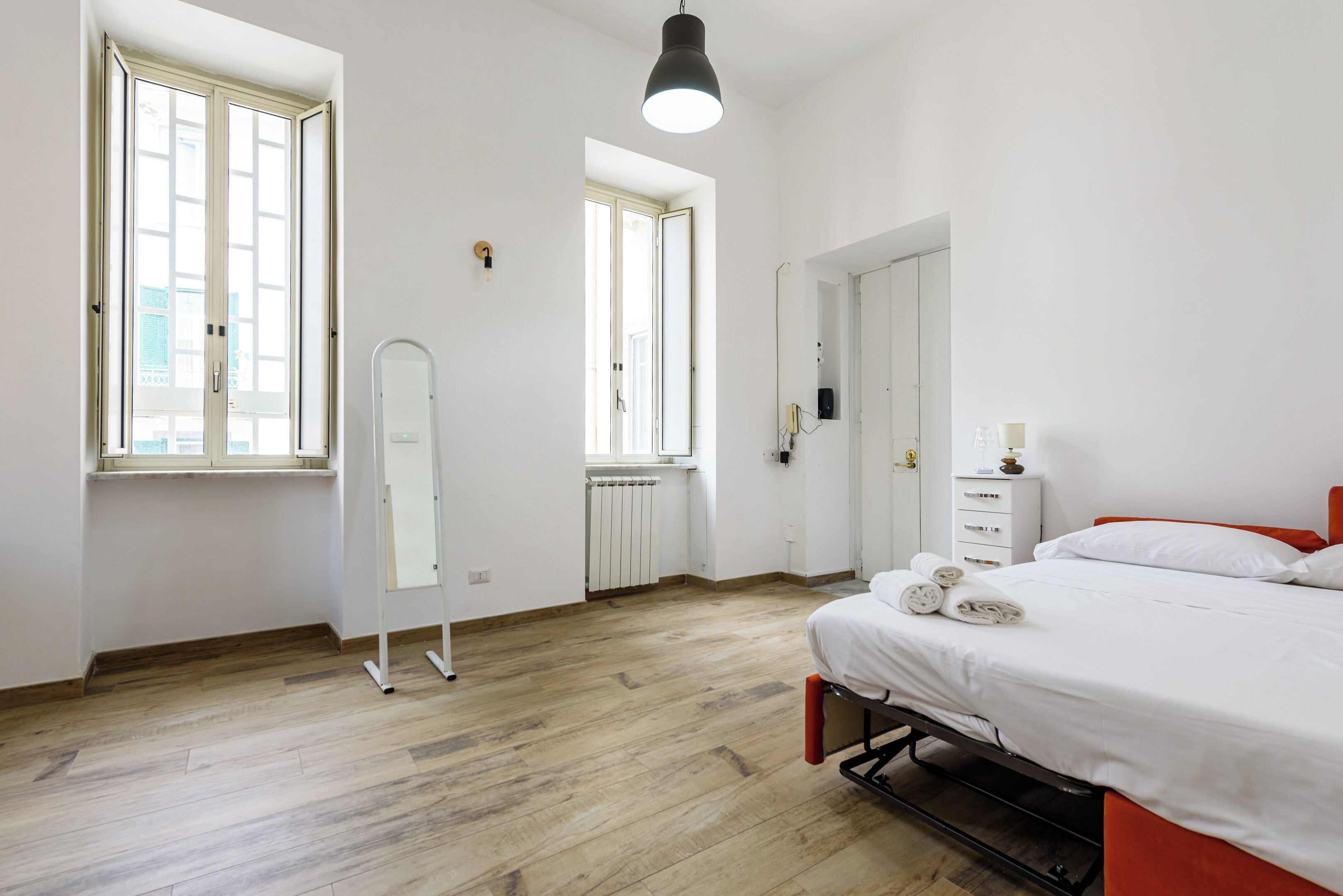 Espace de travail pour ordinateur portable, draps fournis