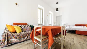Departamento (0 Bedroom) | Área de sala de estar | Televisión de 32 pulgadas con canales por cable