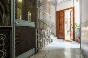 Interior - Via Morghen 63 - Primo Piano (Naples)