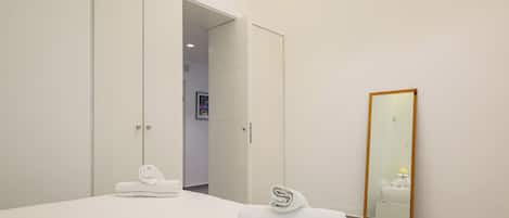 Appartement (1 Bedroom) | 1 chambre, espace de travail pour ordinateur portable, draps fournis