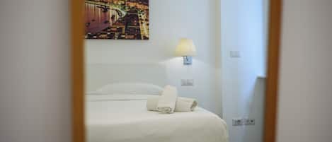 公寓 (1 Bedroom) | 1 間睡房、手提電腦工作空間、床單