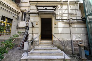 Interior - Via Cairoli 60 (Naples)
