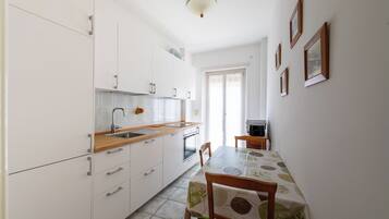 Apartment (2 Bedrooms) | Private kitchen