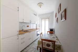 Căn hộ (2 Bedrooms) | Bếp riêng | Lò vi sóng, lò nướng, bếp nấu, máy rửa bát 