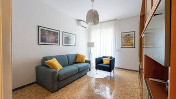 Apartment (2 Bedrooms) | Living area