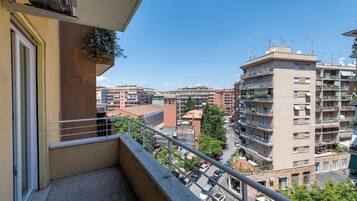 Apartment (2 Bedrooms) | Balcony