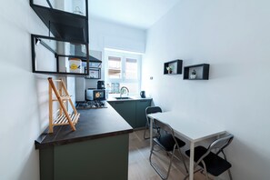 Apartment (2 Bedrooms) | Private kitchen | Microwave, oven, stovetop, dishwasher - Casa di Cristina (Rome)