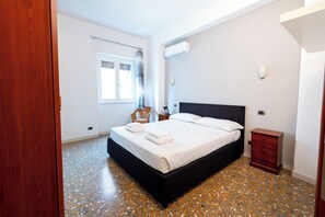 2 bedrooms, laptop workspace, iron/ironing board, bed sheets - Casa di Cristina (Rome)