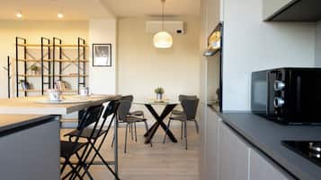 Apartamento (1 Bedroom) | Cozinha privada | Micro-ondas, fogão, cooktop, lava-louças