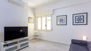 Appartamento (1 Bedroom) | Area soggiorno | TV