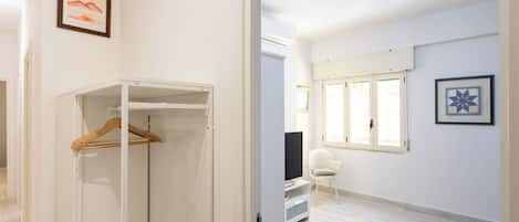 Departamento (1 Bedroom) | Área de sala de estar | Televisión
