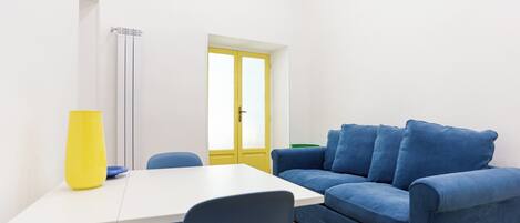 Double Room, Balcony | Living area