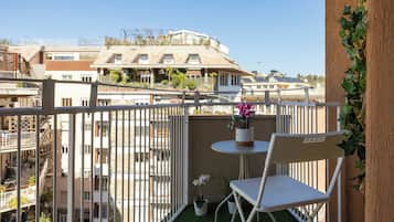 Apartment (2 Bedrooms) | Balcony