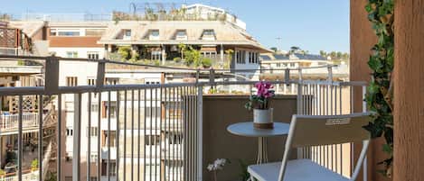 Apartment (2 Bedrooms) | Balcony
