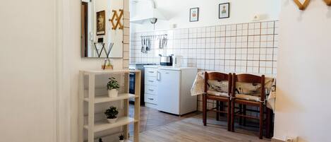 Apartment (2 Bedrooms) | Private kitchenette