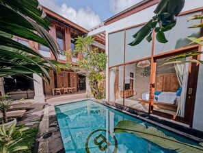 Villa familiar, vistas a la piscina | Piscina | Una piscina al aire libre