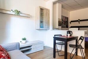 Interior - Montagnola Mini House (Rome)