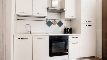 Appartamento (0 Bedroom) | Cucina privata | Macchina per caffè espresso, microonde, piano cottura
