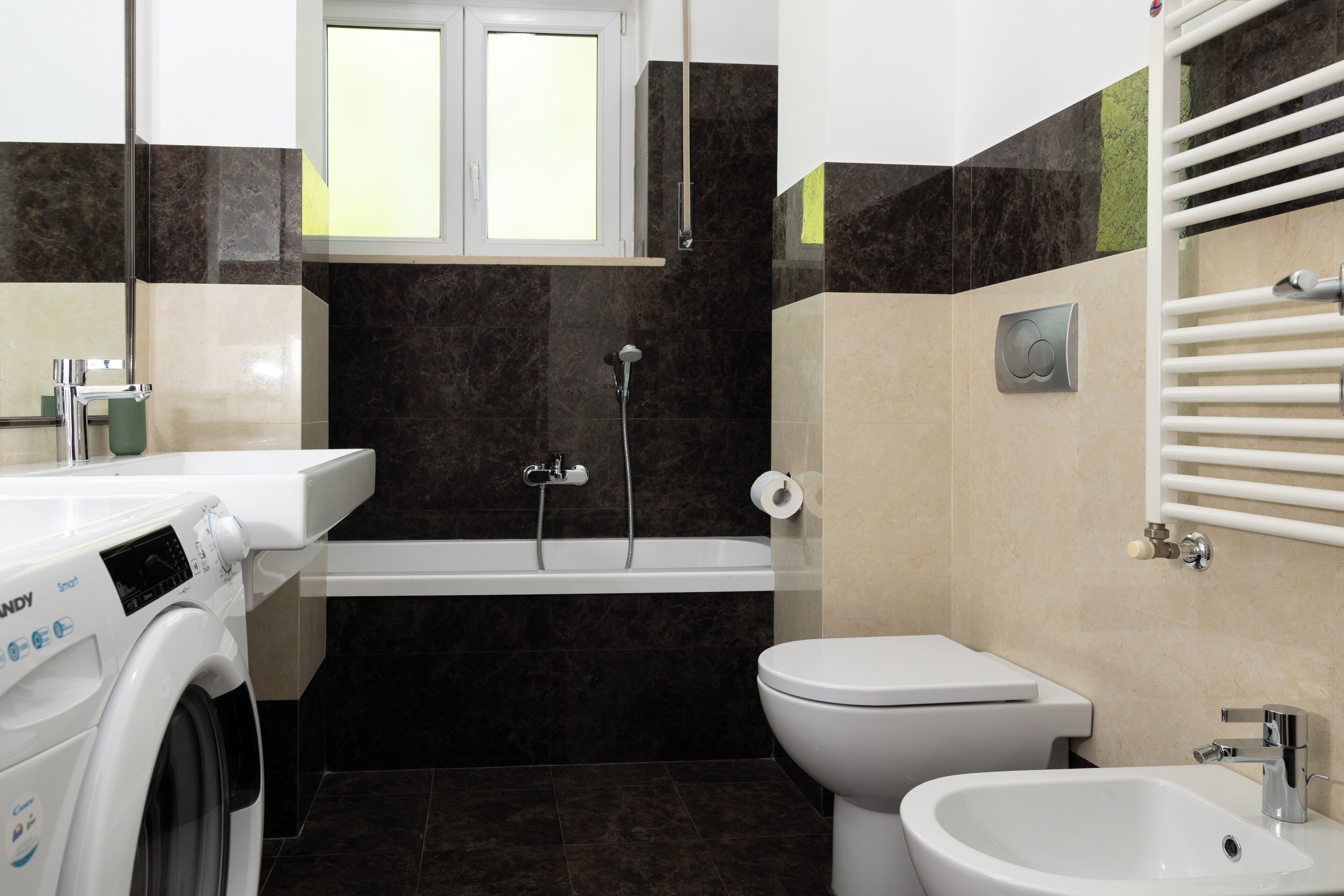 Apartment (2 Bedrooms) | Bathroom