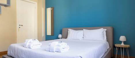 Apartment (2 Bedrooms) | 2 bedrooms, laptop workspace, iron/ironing board, bed sheets