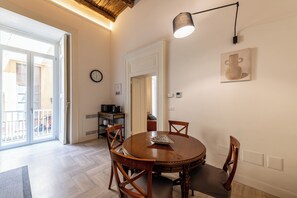 Interior - Palazzo Guida al Duomo (Naples)