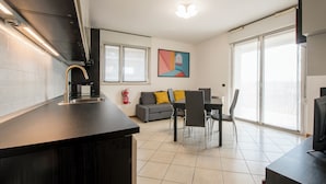 Leilighet (1 Bedroom) | Oppholdsområde | TV