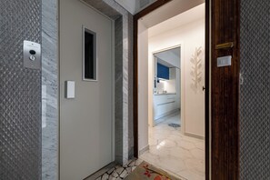 Interior - La Favola di San Martino (Naples)
